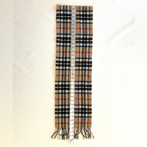 Lochcarron of Scotland Women’s Lambswool Scarf - Picture 8 of 13